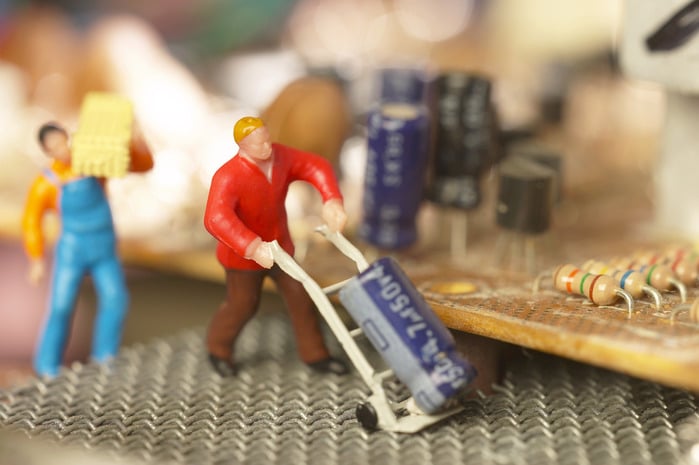 7 secrets pour évoluer avec les microservices 10 microservices minitature figurines service repair circuit board thinkstock 87524273 100624778 large